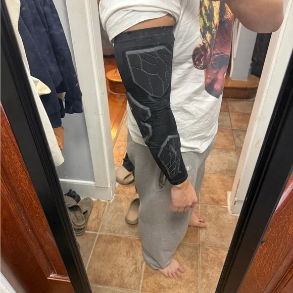 Nike Hyperstrong Arm Sleeve Black and White - Picture 3 of 4